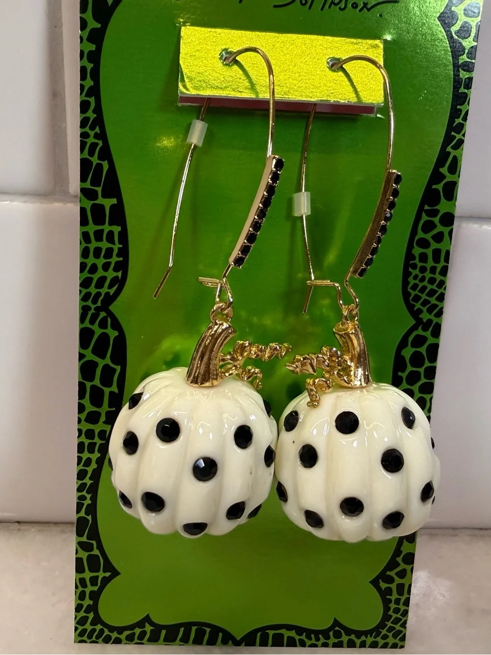 NWT BETSEY JOHNSON WHITE PUMPKIN BLACK POLKA DOT DROP EARRINGS